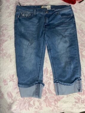 Women’s Blue Capri Jeans